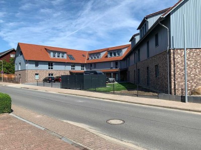 Moderne große 2 Zimmer-Wohnung mit Loggia und EBK im alten Dorfkern von Wob-Wendschott