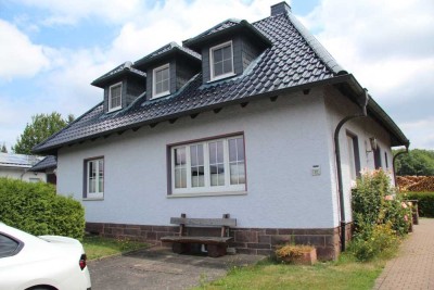 Familienfreundliches Haus an zuverlässige Mieter zu vermieten !!