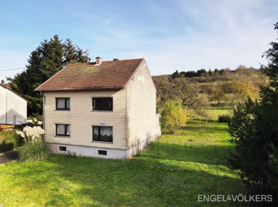 Großzügiges Einfamilienhaus mit Baugrundstück in ruhiger Endlage!
