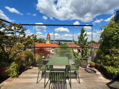 Stilvolle Dachgeschosswohnung im Lehenviertel mit großer Terrasse und Blick über Stuttgart