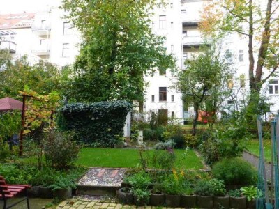 ** HELLE 3 RWG MIT PARKETT, TAGESLICHTBAD MIT WANNE UND BALKON **WE 6**