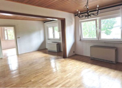Große 4-5 Zimmerwohnung (115 m²) mit mögl. Ausbaureserve (73m²) im Dachboden, Garage + Stellplatz!