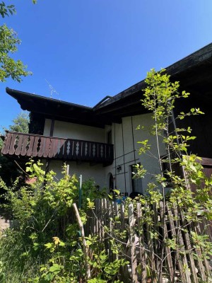 Zweifamilienhaus für Familien mit viel Potenzial..