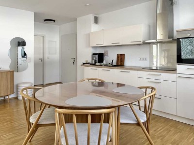 Stilvoll Wohnen: Barrierefreie 2-Zimmer-Wohnung mit Balkon & Garage