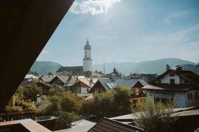 *Erstbezug nach Modernisierung- 3,5 Zi.-DG-Whg. mit traumhaften Bergblick - Heizung neu *