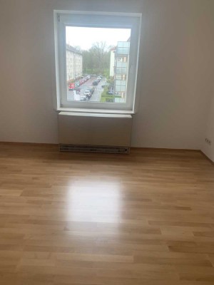 Vollständig renovierte 3-Zimmer-Wohnung mit Balkon und EBK in Hannover