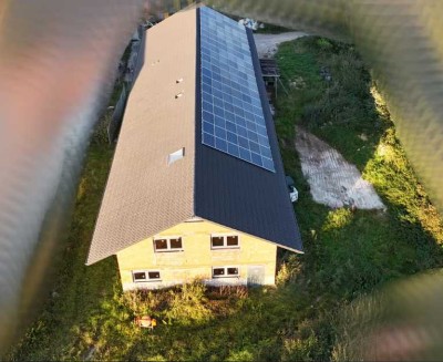 Modernes Bauvorhaben mit Photovoltaikanlage und genehmigten 5 Wohneinheiten