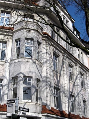Wunderbarer Altbau - Neue Bäder - Große Loggia - Garage - Top Lage