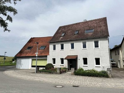 Ein-/Zweifamilienhaus mit Garage und Werkstattgebäude