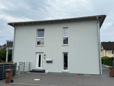 Stilvolle 3-Zimmer-Wohnung, gehobene Innenausstattung, Balkon, Markise, Keller in FFB-Buchenau