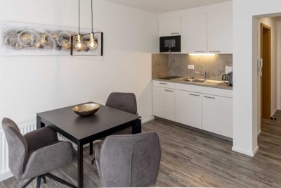 Gemütliche, voll möblierte 2-Zimmer-Wohnung in ruhiger Lage mit Parkplatz