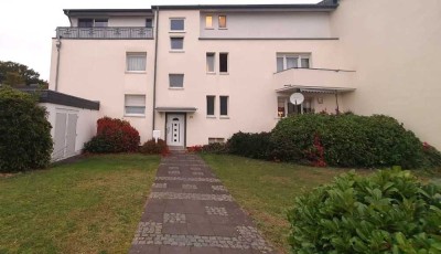 Sehr gut geschnittene 3-Zimmerwohnung mit Balkon und Stellplatz in ruhiger Seitenstraße!!