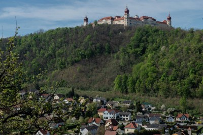 Am TOR ZUR WACHAU! Ein JUWEL und einem WINZERHAUS nachempfunden. Massivbau! In ruhiger Wohngegend.