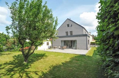 Modernes und stilvolles Einfamilienhaus mit großem Garten und moderner Ausstattung