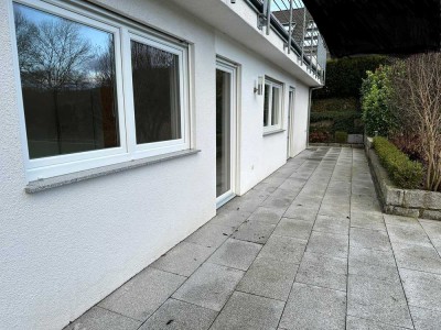 Sonnige und neuwertige 2,5-Zimmer-Einliegerwohnung mit Terrasse und EBK in Berglen Oppelsbohm