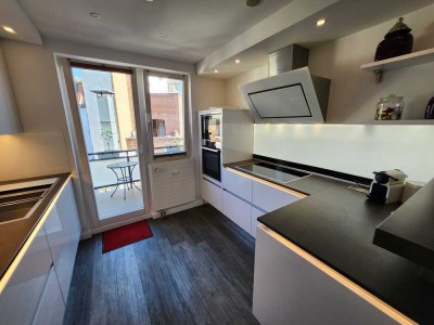 Exklusive 3-Raum-Maisonette-Wohnung mit geh. Innenausstattung mit EBK