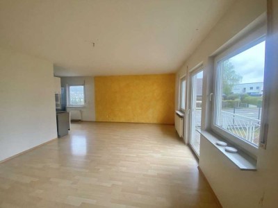 Moderne Wohnung mit Balkon und EBK