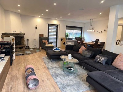 Idyllisches Wohnen mit Garten in großzügiger Maisonettewohnung und absolut ruhiger Lage!!