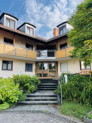TOP GELEGENHEIT: FREIWERDENDE EIGENTUMSWOHNUNG MIT 3 BALKONEN, CARPORT UND AUßENSTELLPLATZ!