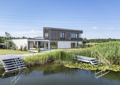 Architektur trifft See – luxuriöses Refugium mit Privatsauna &amp; Atrium