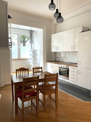 Von privat: 5-Zimmer Altbauwohnung mitten in Eimsbüttel