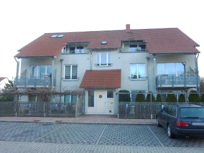 Großzügige 3 Zimmer Wohnung im 1. OG mit Balkon und EBK zum 15.09.2025