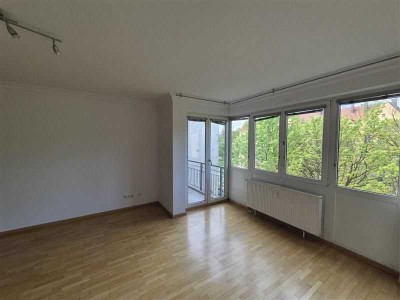 Helle 1-Zimmer-Wohnung mit Balkon in München