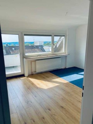 Erstbezug nach Sanierung mit Balkon und EBK: Ansprechende 2-Raum-Wohnung mit geh. Innenausstattung