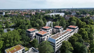 Als Kapitalanlage oder zur Selbstnutzung: 2 Zimmer mit Balkon in erster Reihe zur Alten Spree