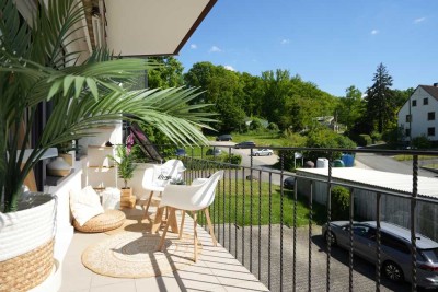 Helle Etagenwohnung mit Balkon und Blick ins Grüne