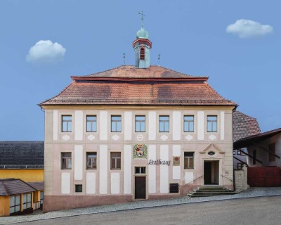 Erstbezug nach Kernsanierung: "Belle Etage" im historischen Ambiente mit separatem Eingang