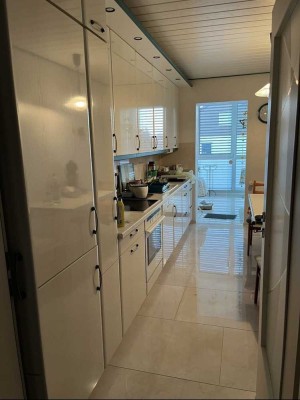 Attraktive 4,5-Zi.-Wohnung mit Wintergarten und 2 Balkonen in Karlsruhe, 120 m², modernisiert