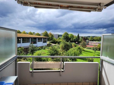 vollmöblierte (incl. Inventar), helle 2,5 Zimmer Whg mit Blick ins Grüne