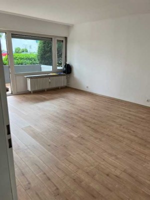Schöne 5-Zimmer Erdgeschosswohnung in Homburg mit Garage