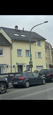 Geräumiges & modernisiertes Einfamilienhaus in Ludwigshafen zu vermieten