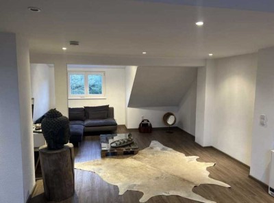 Exklusive und helle 2,5 Zimmerwohnung möbliert mit Garten in Pforzheim - Eutingen