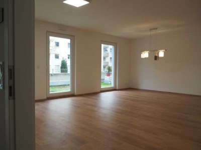 Stilvolle, geräumige und neuwertige 1,5-Zi.-Hochparterre-Wohnung mit Balkon und EBK in Steinbach/Ts.