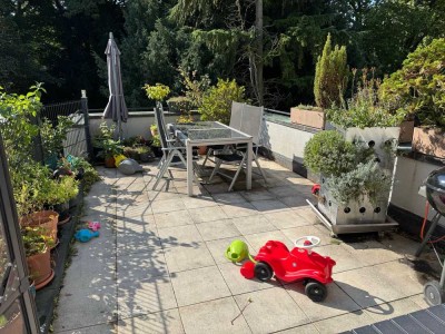 Traumwohnung im Kaiserstraßeviertel, mit drei Zimmern und Grosser, ruhiger Dachterrasse, nach Süden