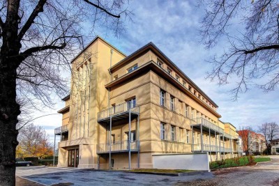 Aus Klassenraum wird Wohnraum – EBK, Balkon + FBH