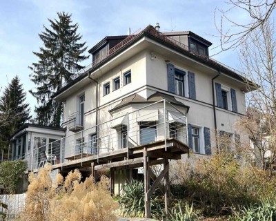 Herrschaftlich Wohnen ... 
Villa mit großem Grundstück ...