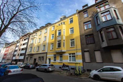 2 vermietete Altbauwohnungen mit Balkon im Medienhafen/Top Lage!