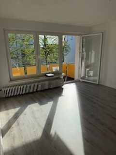 Renovierte helle Wohnung mit Balkon