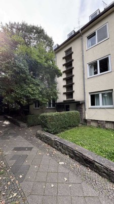 tolle 3,5-Zimmer-Erdgeschosswohnung mit Balkon !!
