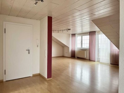 Viel Platz für Ihr Familienglück: Helle 5-Zimmer Dachgeschosswohnung