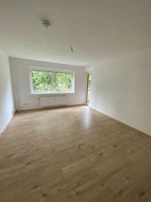 Helle und gepflegte 2-Zimmer-Wohnung mit Tageslichtbad und Einbauküche zum 01.09.2025 neu vermietbar