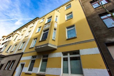 Vermietete Altbauwohnung im 3. OG mit Balkon im Medienhafen/Top Lage!
