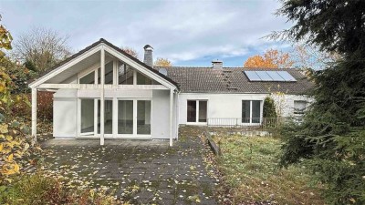 Ruhige, ungestörte Ortsrandlage: 240 m² großer Bungalow auf 4.507 m² Grundstück