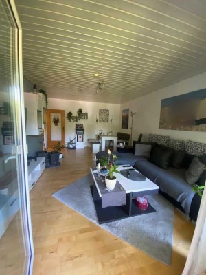 Stilvolle, modernisierte 4-Raum-Hochparterre-Wohnung mit Einbauküche in Waiblingen