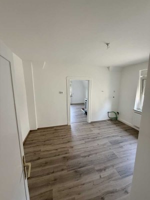 Frisch renovierte 52 qm 3-Zim. Wohnung in Lüdenscheid mit Garten & Keller, Altbau mit tollem Blick