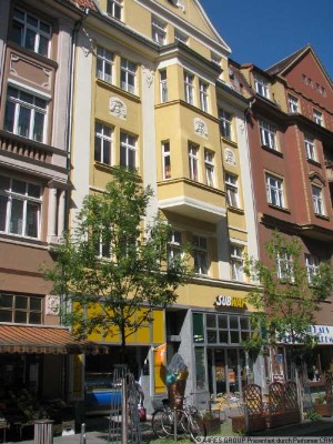 Traumsanierte 4-Raumwohnung mit Balkon, Fahrstuhl, EBK und Stellplatz